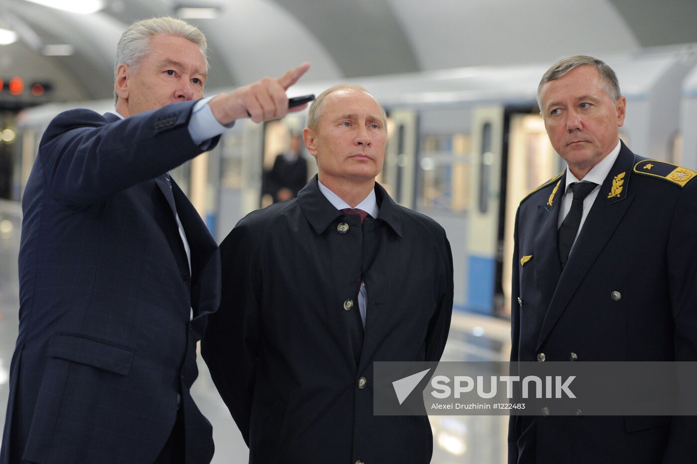 Vladimir Putin, Sergei Sobyanin visit new metro station