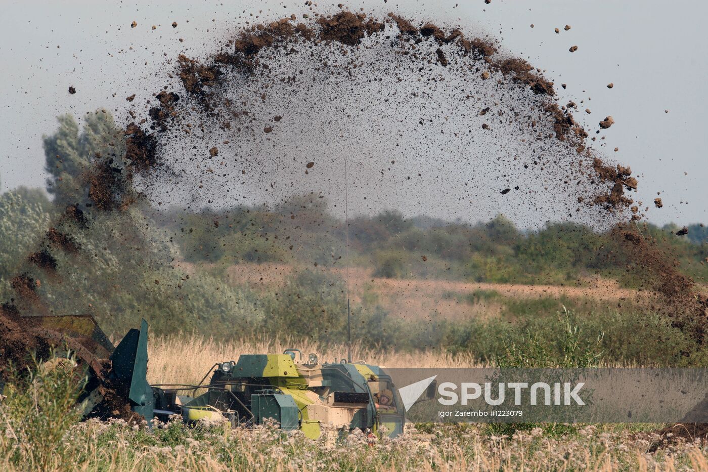 Marine and paratroopers landing drill in Kaliningrad Region