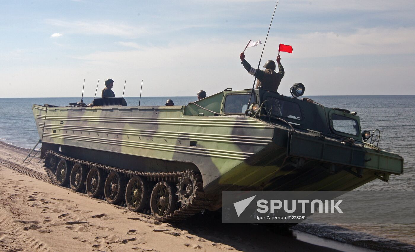 Marine and paratroopers landing drill in Kaliningrad Region