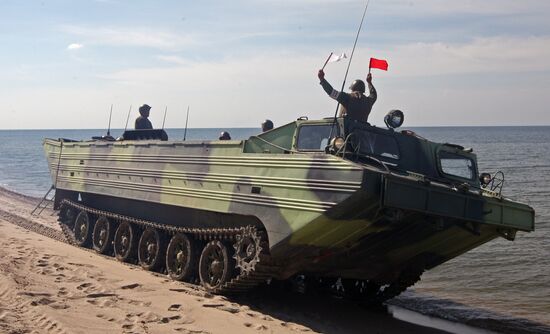 Marine and paratroopers landing drill in Kaliningrad Region