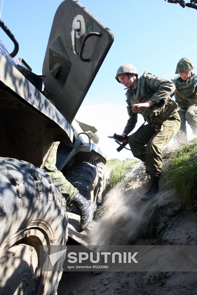 Marine and paratroopers landing drill in Kaliningrad Region