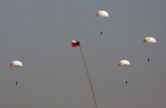 Marine and paratroopers landing drill in Kaliningrad Region