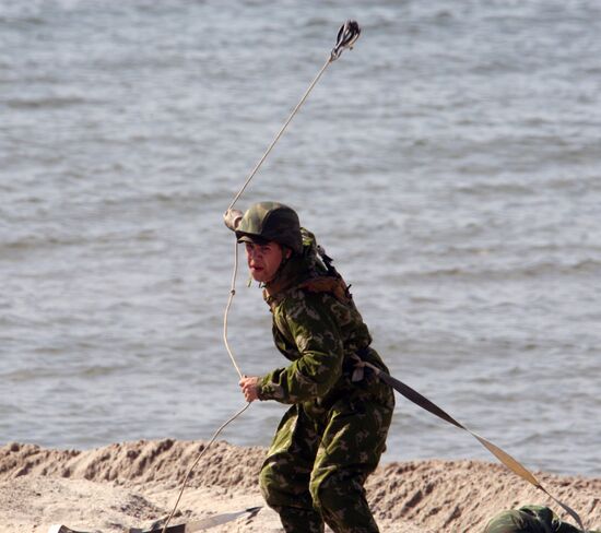 Marine and paratroopers landing drill in Kaliningrad Region
