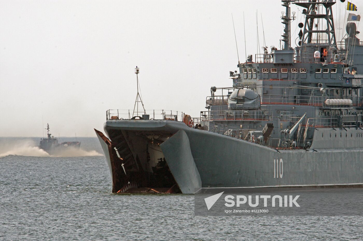 Marine and paratroopers landing drill in Kaliningrad Region