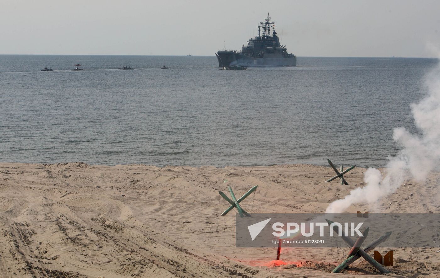 Marine and paratroopers landing drill in Kaliningrad Region
