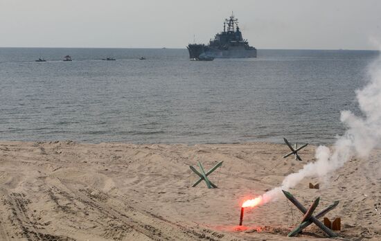 Marine and paratroopers landing drill in Kaliningrad Region