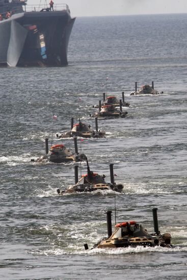 Marine and paratroopers landing drill in Kaliningrad Region