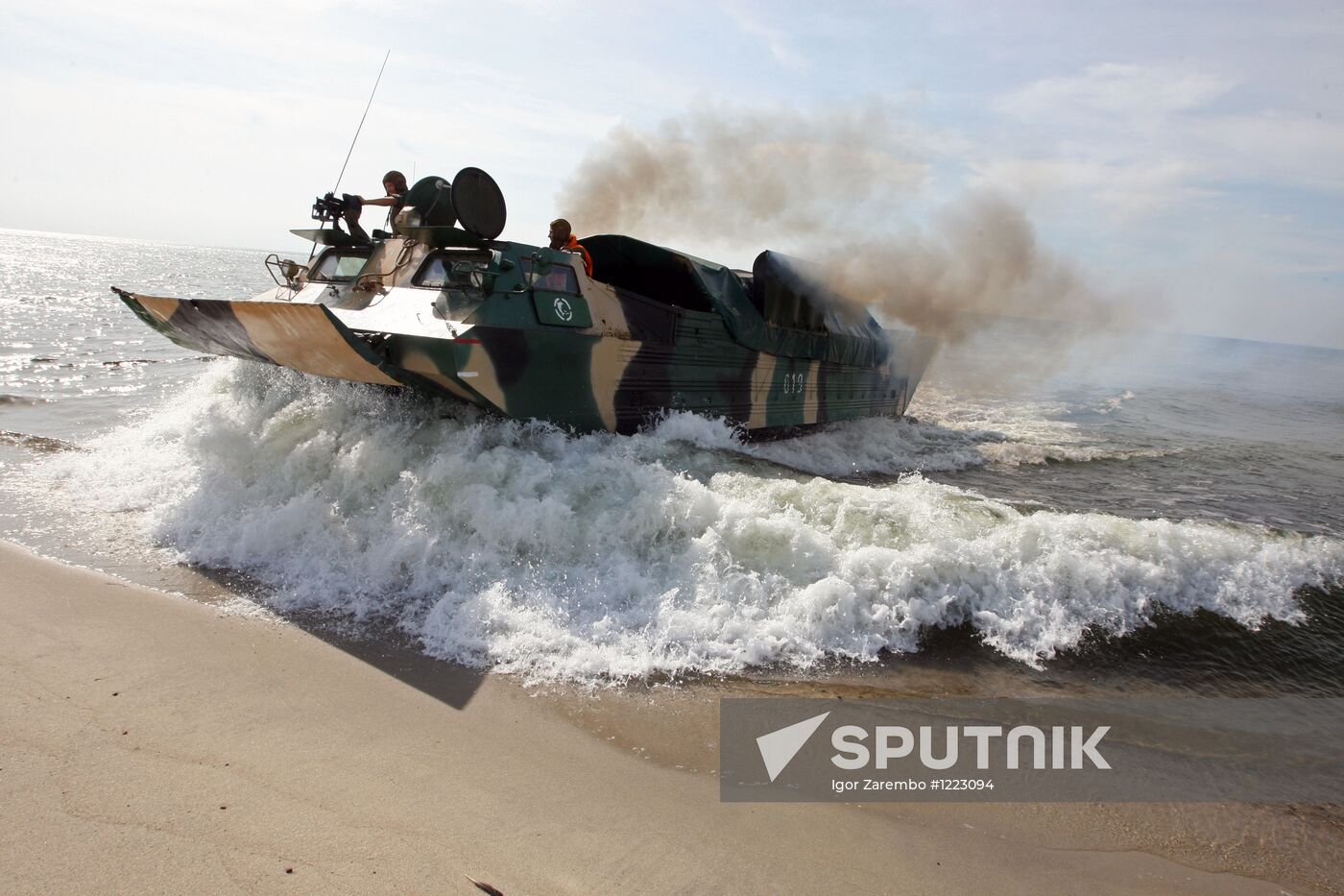 Marine and paratroopers landing drill in Kaliningrad Region