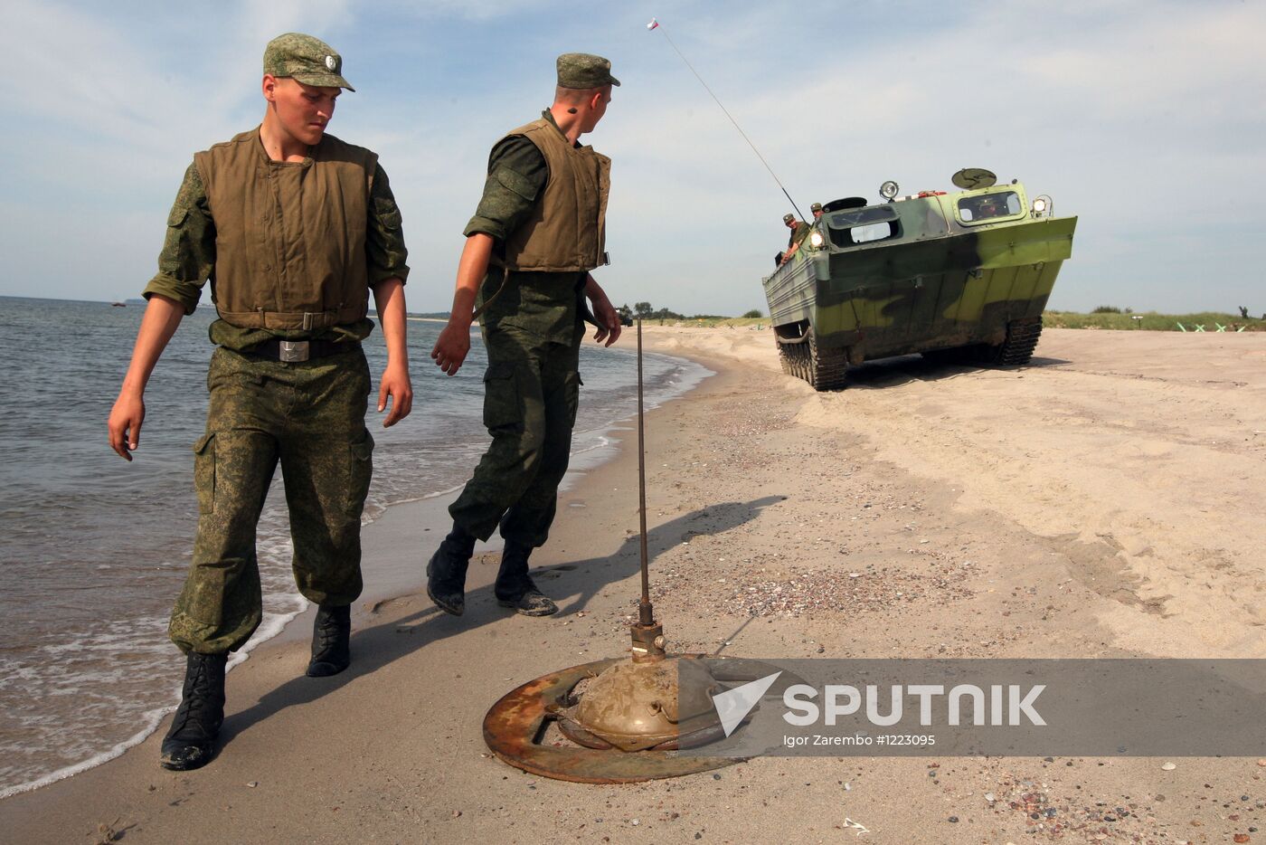Marine and paratroopers landing drill in Kaliningrad Region