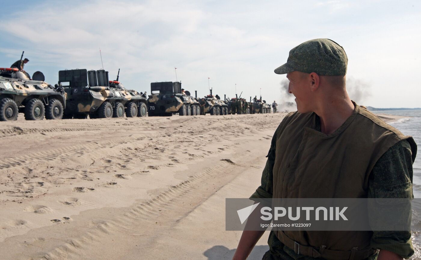 Marine and paratroopers landing drill in Kaliningrad Region
