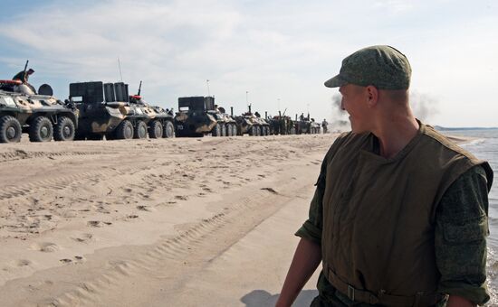 Marine and paratroopers landing drill in Kaliningrad Region