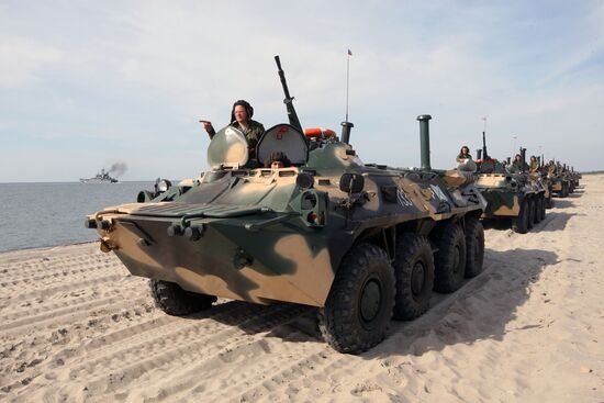 Marine and paratroopers landing drill in Kaliningrad Region
