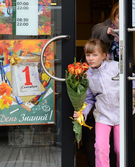 Selling flowers before the start of the school year in Moscow
