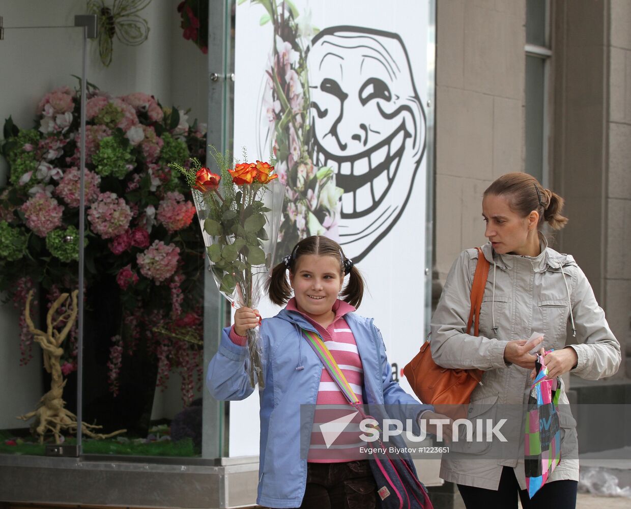 Selling flowers before the start of the school year in Moscow