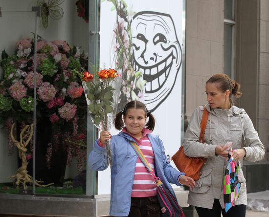 Selling flowers before the start of the school year in Moscow