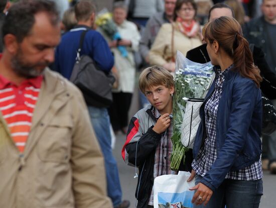 Selling flowers before the start of the school year in Moscow