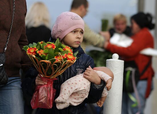 Selling flowers before the start of the school year in Moscow