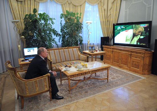 Vladimir Putin watches broadcast of Russian judo wrestlers