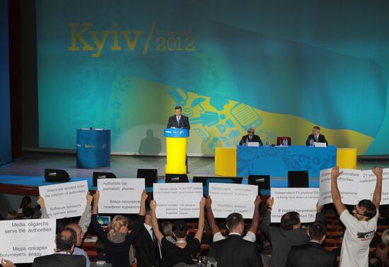 Journalists protest against censorship of mass media in Kiev