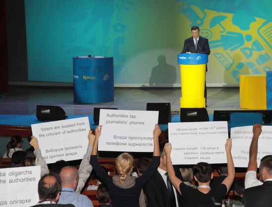 Journalists protest against censorship of mass media in Kiev