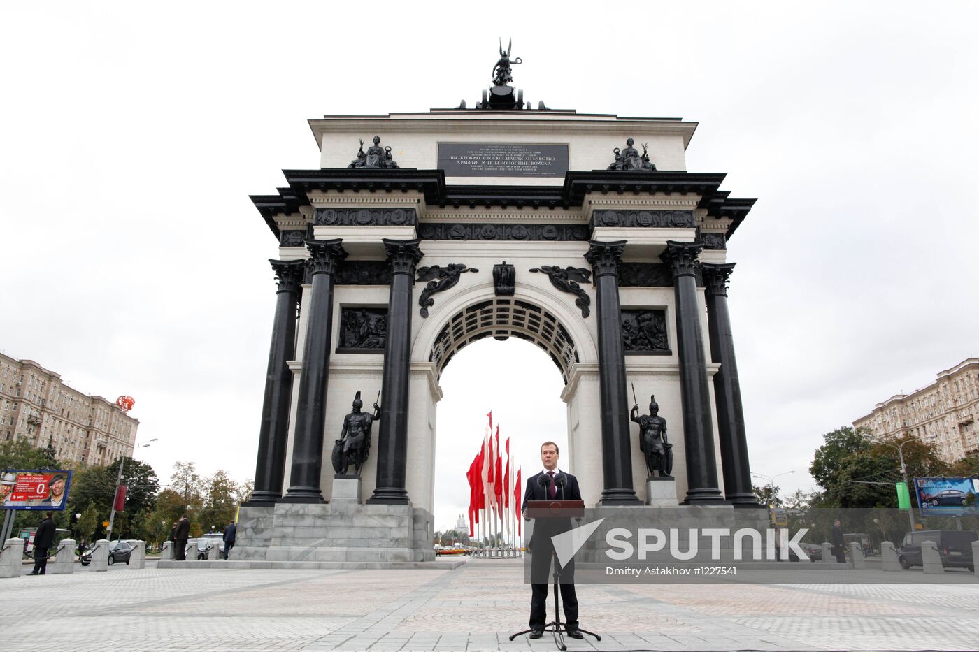 Dmitry Medvedev speaks at unveiling of restored Gate of Triumph
