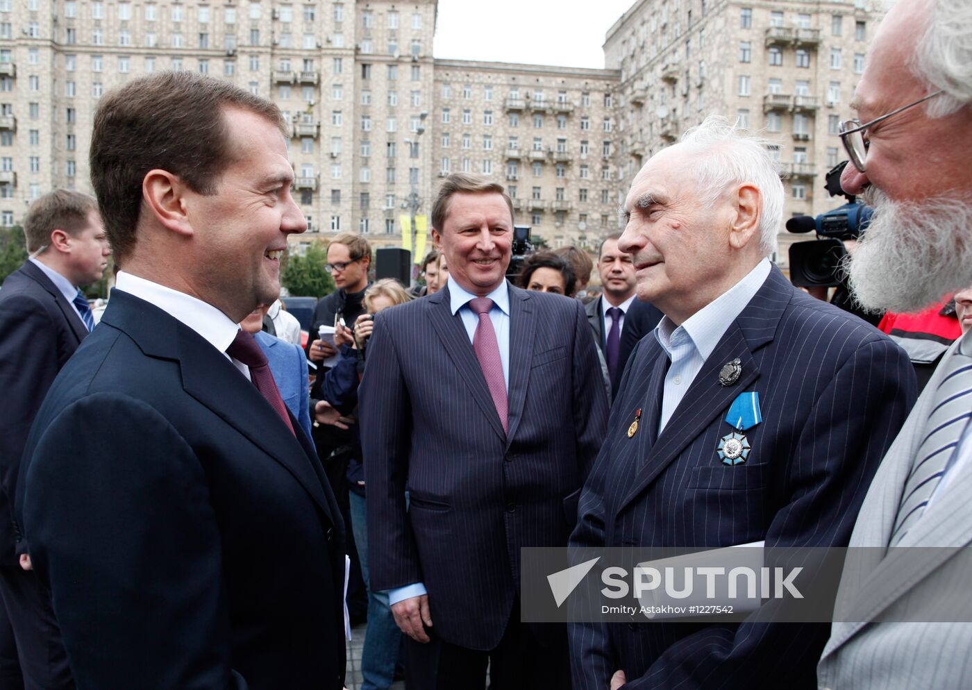 Dmitry Medvedev at unveiling of restored Gate of Triumph