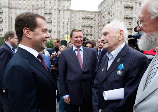 Dmitry Medvedev at unveiling of restored Gate of Triumph