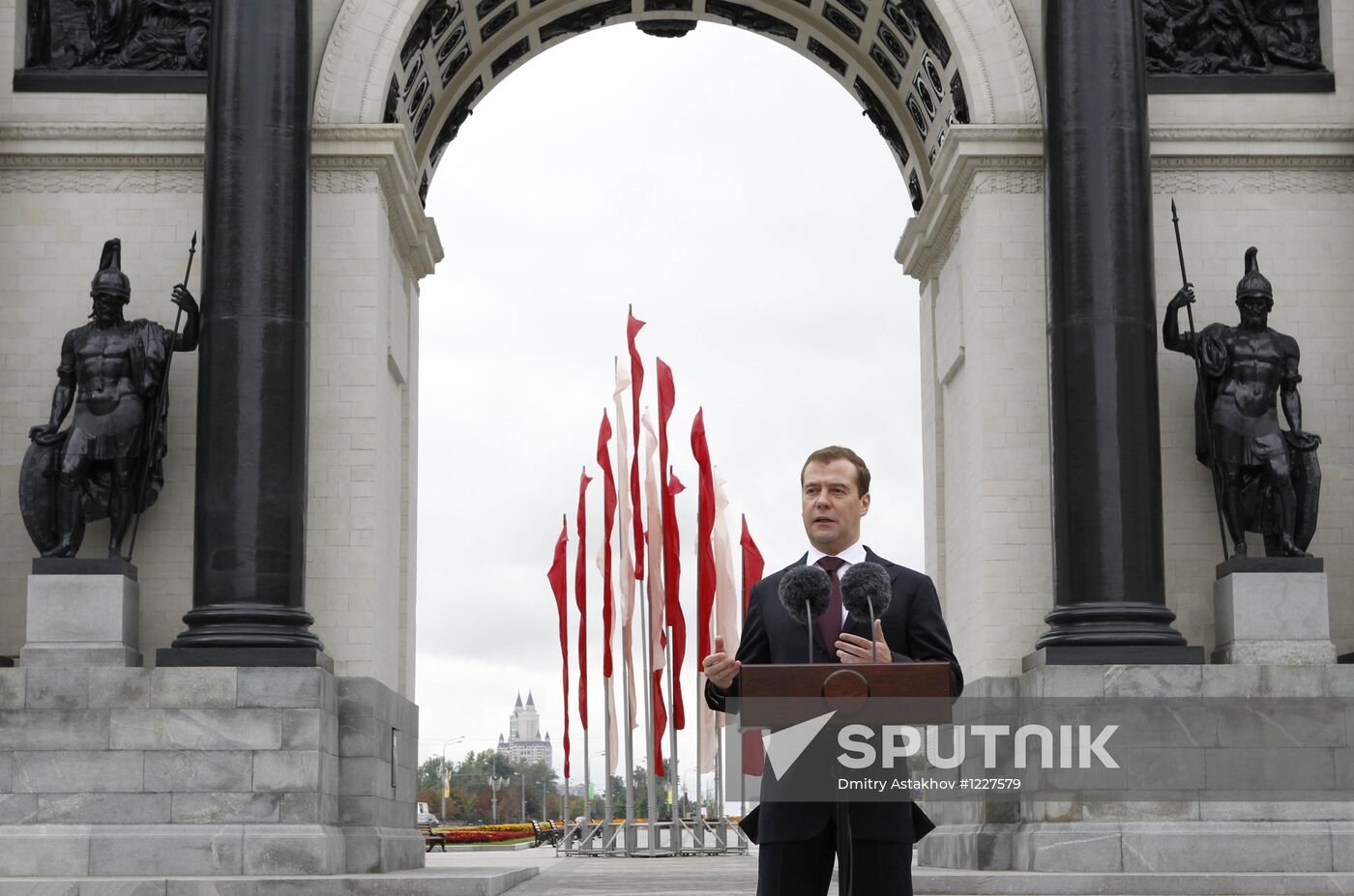 Dmitry Medvedev at unveiling of restored Gate of Triumph