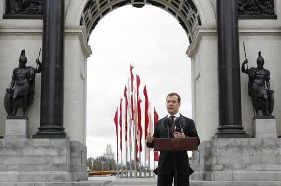 Dmitry Medvedev at unveiling of restored Gate of Triumph