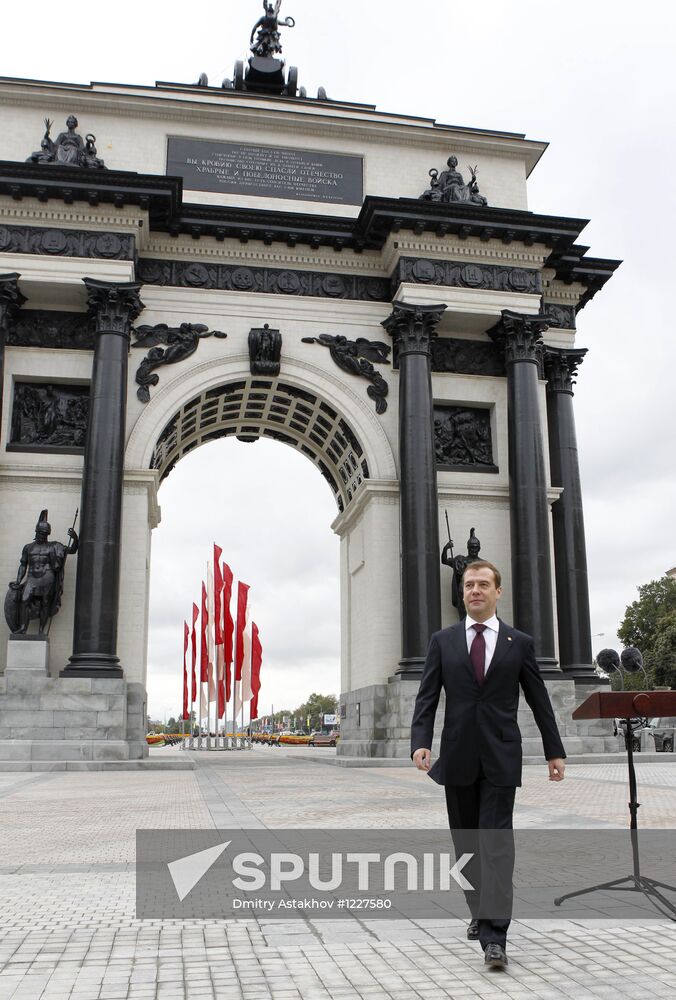Dmitry Medvedev at unveiling of restored Gate of Triumph