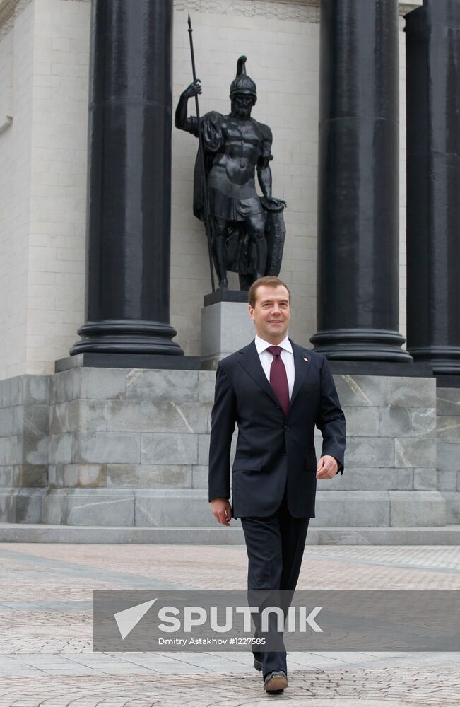 Dmitry Medvedev at unveiling of restored Gate of Triumph
