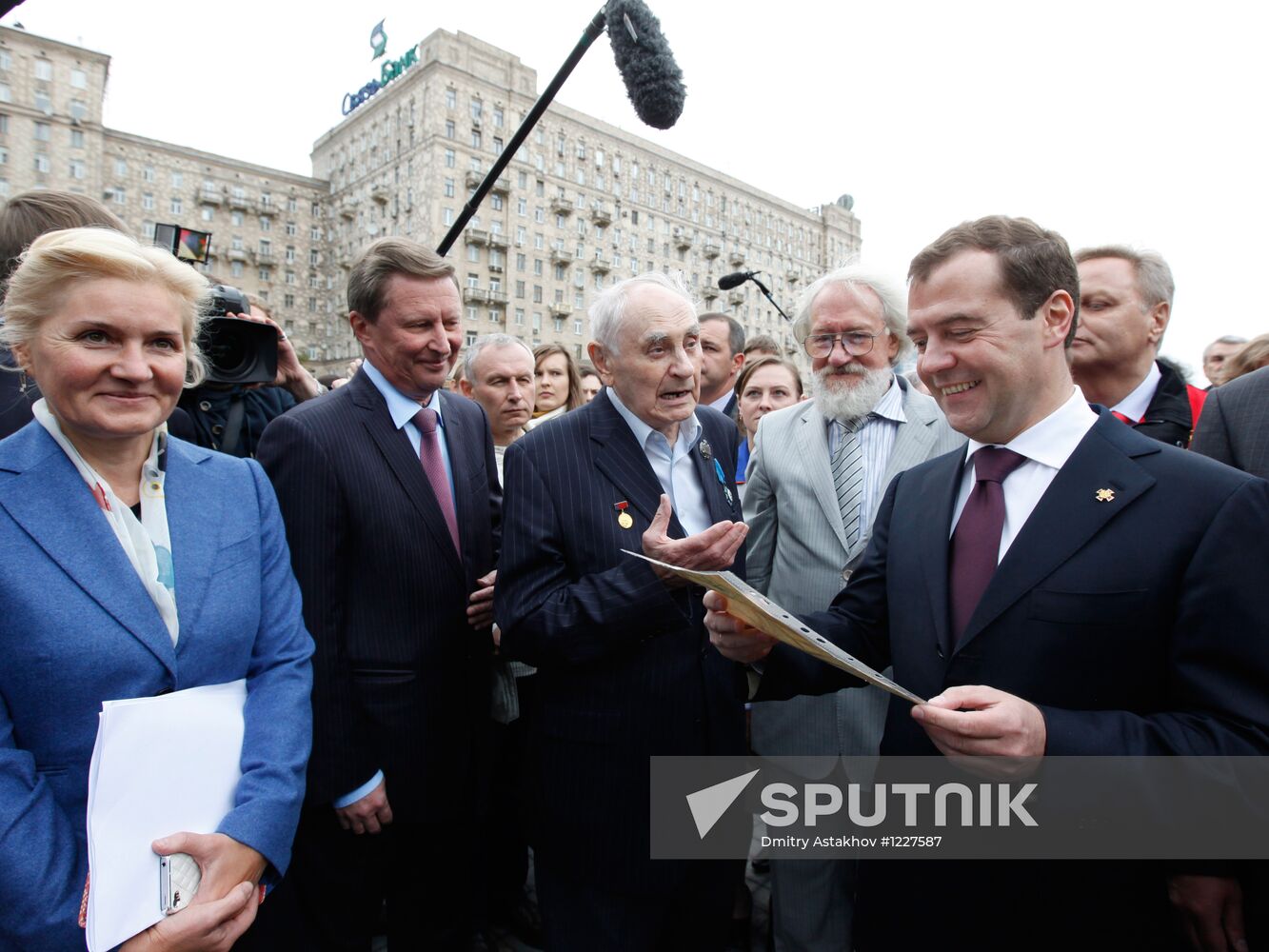 Dmitry Medvedev at unveiling of restored Gate of Triumph