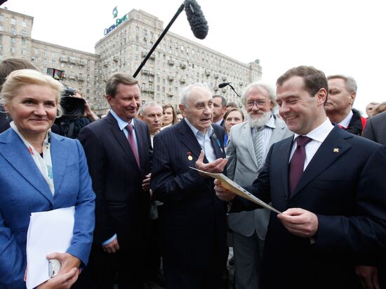 Dmitry Medvedev at unveiling of restored Gate of Triumph