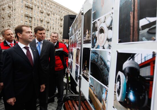 Dmitry Medvedev at unveiling of restored Gate of Triumph