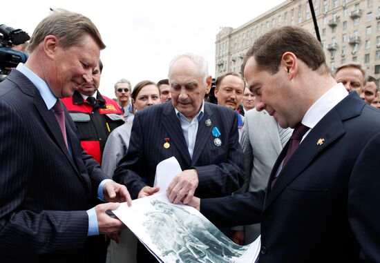 Dmitry Medvedev at unveiling of restored Gate of Triumph