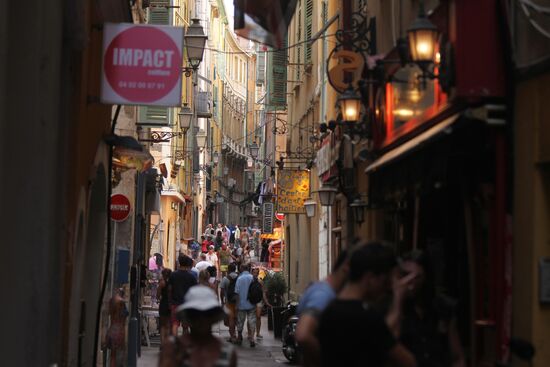 World Countries: France