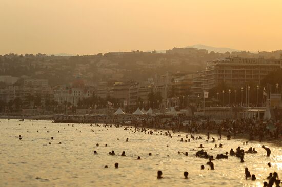 World Countries: France