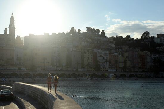 World Countries: France