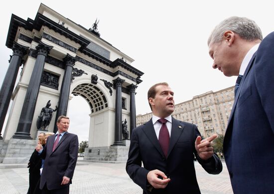 Dmitry Medvedev at unveiling of restored Gate of Triumph