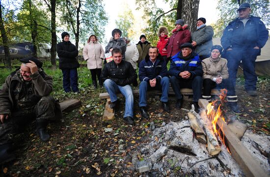 Workers at Verhnesinyachihinsky steel plant on a hunger strike
