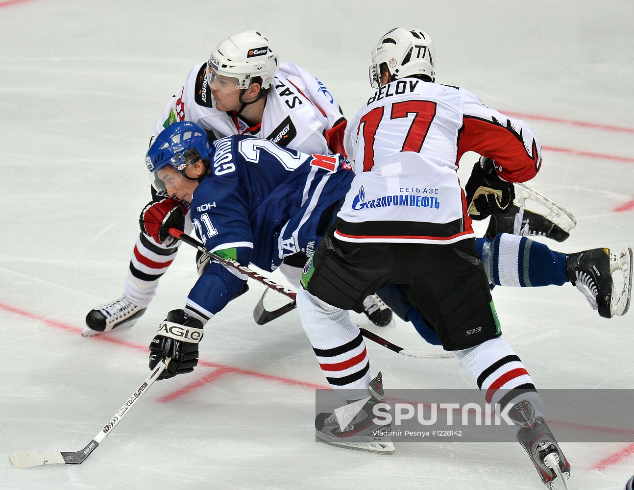 Hockey KHL. Dynamo vs. Avangard