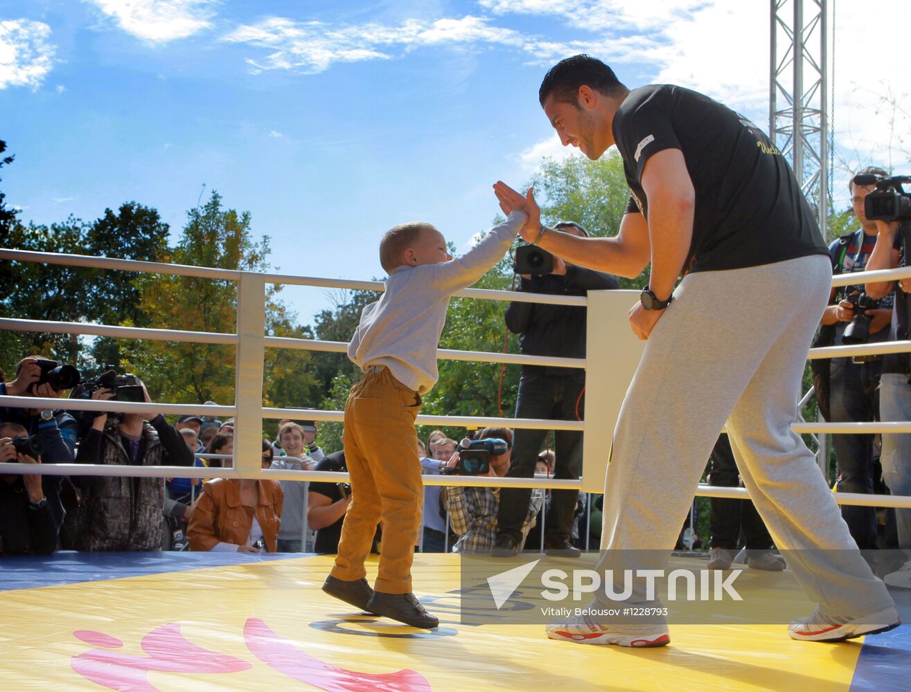 Boxing. Vitali Klitschko and Manuel Charr's training sessions