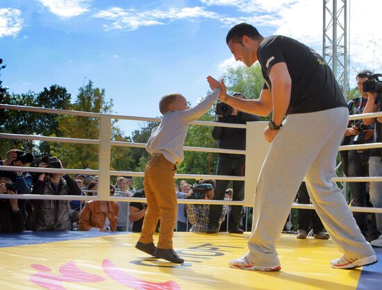 Boxing. Vitali Klitschko and Manuel Charr's training sessions