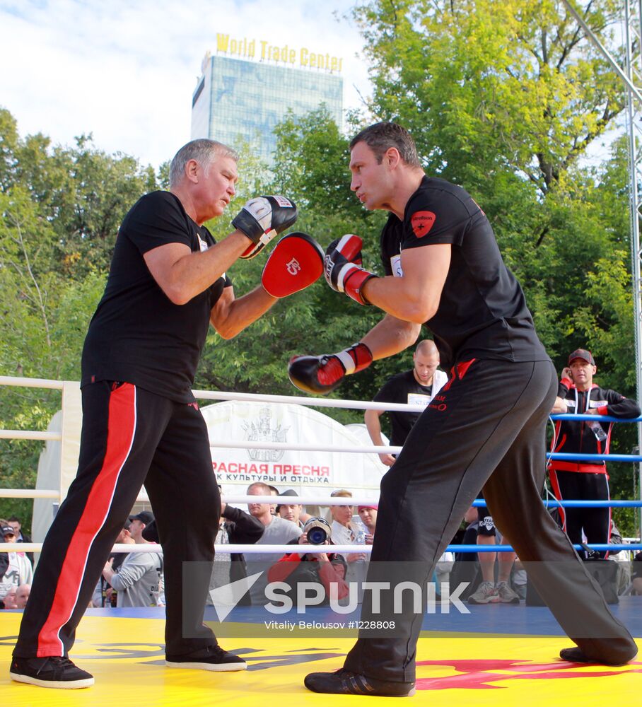 Boxing. Vitali Klitschko and Manuel Charr's training sessions