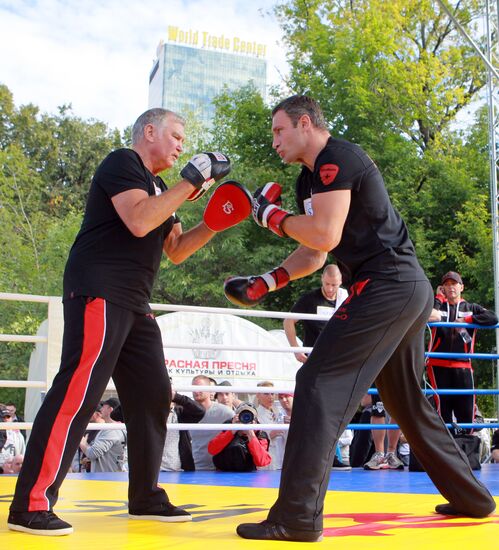 Boxing. Vitali Klitschko and Manuel Charr's training sessions