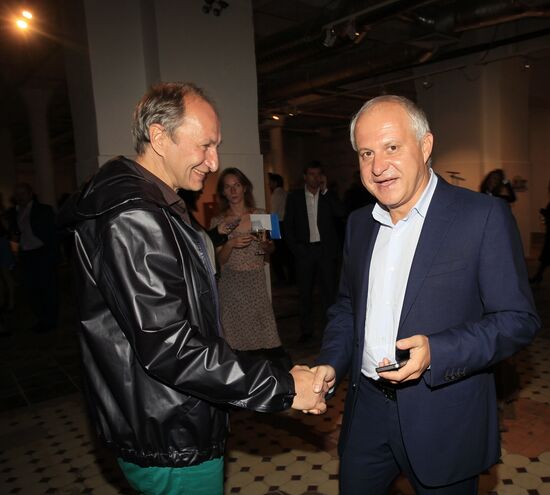 Red October Gallery opens in Moscow