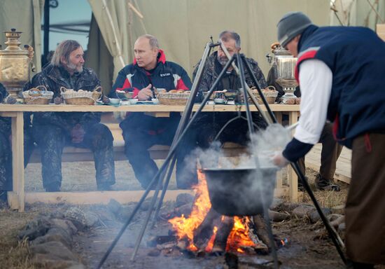 V. Putin takes part in an environmental project "Flight of Hope"