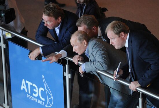 Vladimir Putin arrives in Vladivostok for APEC Leaders' Week
