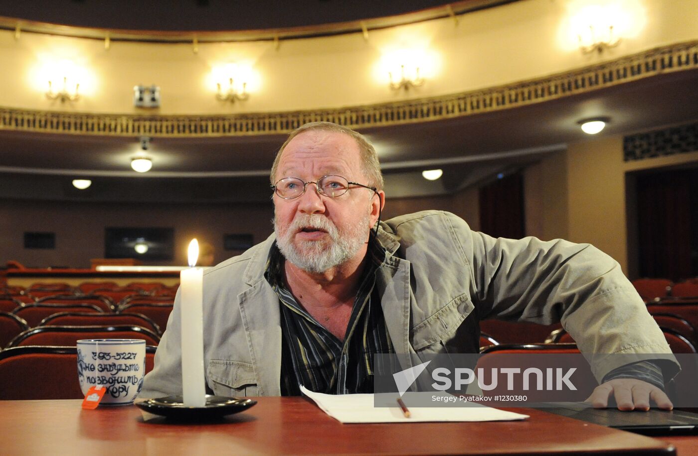 Vakhtangov Theater final rehearsal of "It Runs In The Family"