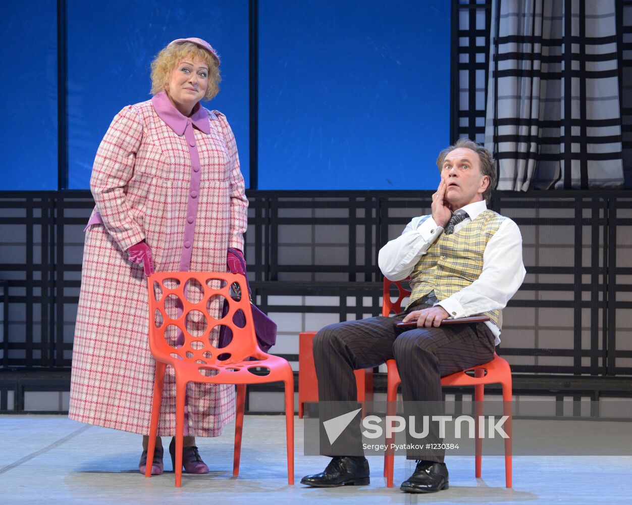 Vakhtangov Theater final rehearsal of "It Runs In The Family"